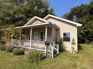 905 N McLeansboro St, Benton, IL 62812