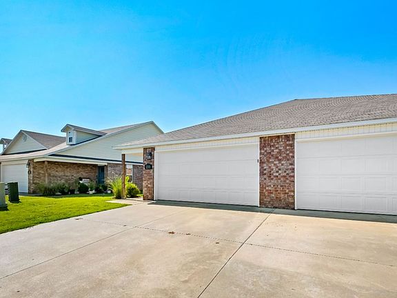 3rd image of 235 E Anabranch Ct #233