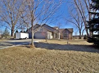 1975 Foothill Trl S, Shakopee, MN 55379