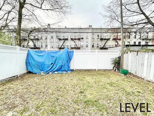 Rented by Level Group | media 28