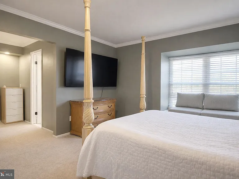 708 Kings Croft — Photo 19