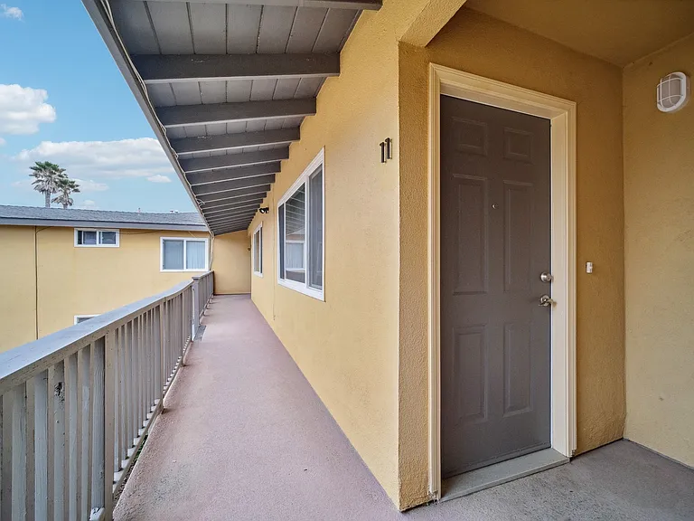 Sand and Sea Apartments — Photo 9