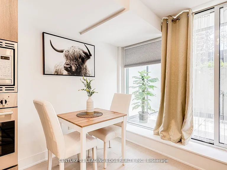 955 Bay St #913 — Photo 6