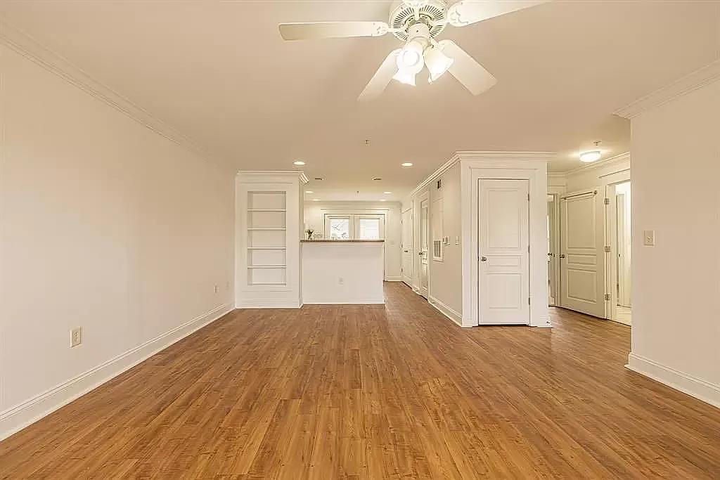 1725 Harvey Mitchell Pkwy S — Photo 2