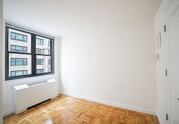 4th image of 315 W 57th St Ste 5B