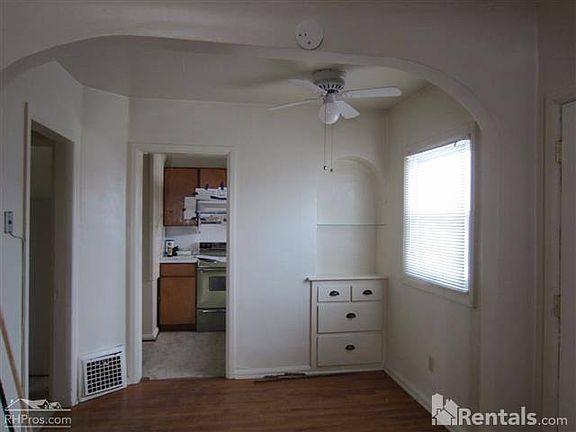 2nd image of 208 16th Ave S