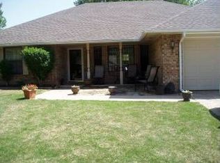 11040 Coachman Rd, Yukon, OK 73099