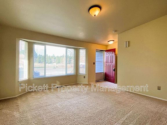 4th image of 9258 Davis Pl NW