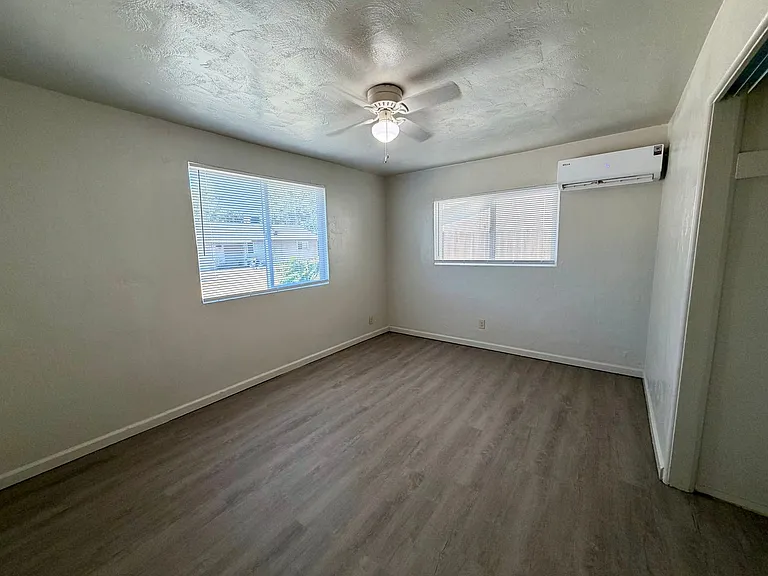 930 De Moll Dr — Photo 14