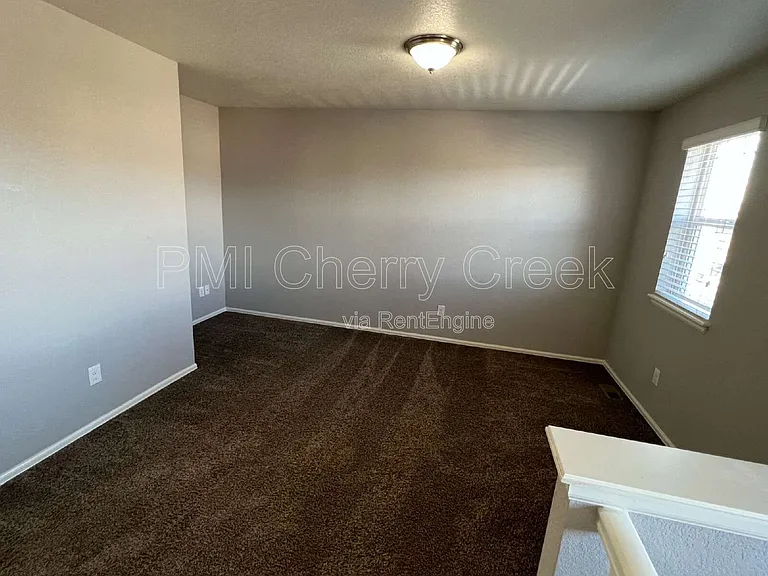 22472 E Union Cir — Photo 9