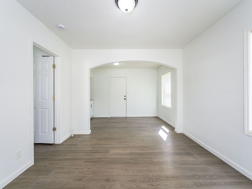 1st image of 836 N Oliver St #1