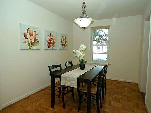 4th image of 629 Azalea Dr APT 2
