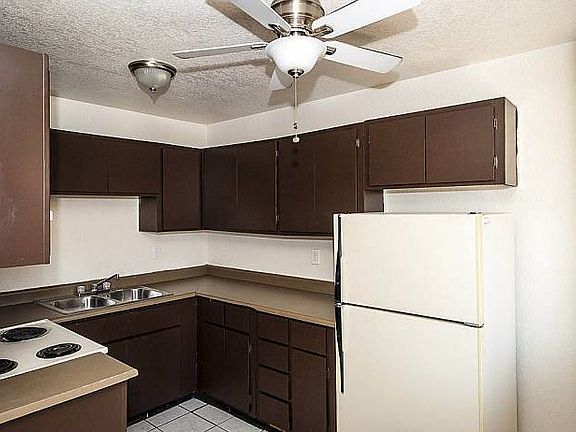 4th image of 806 E Carol Ave APT 206