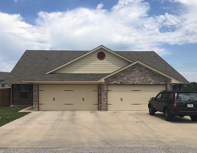 905 and 907 Dart Court