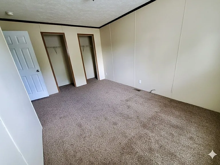 Groveland Manor — Photo 28