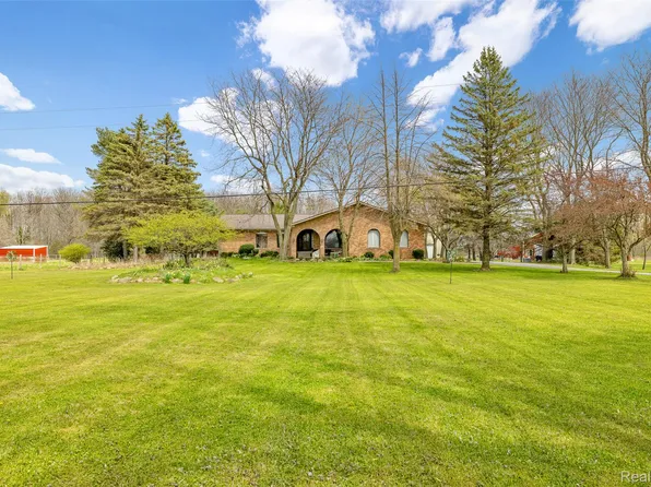 4425 Bethuy Rd, Casco, MI 48064