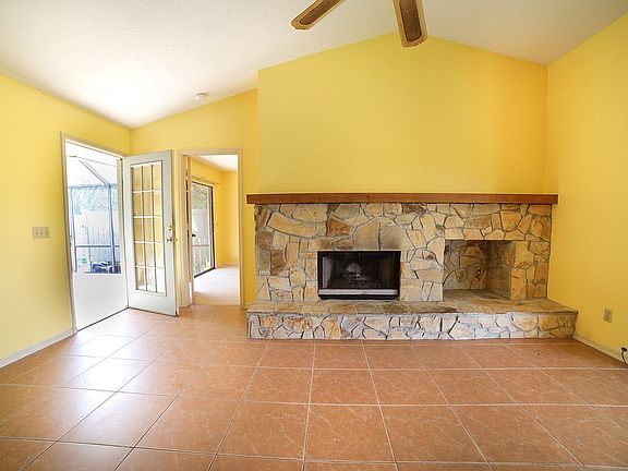 Working stone fireplace!