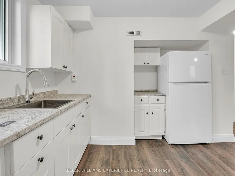 124 Springdale Dr #BASEMENT — Photo 11