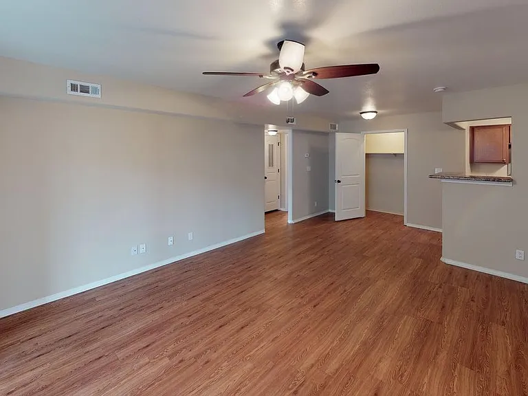 Metroplex Apartments — Photo 41