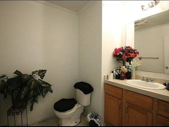 2nd image of 239 Ferris St