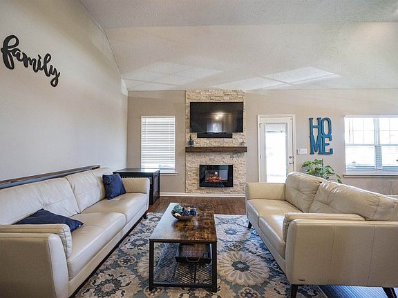 3rd image of 517 Sunflower Dr