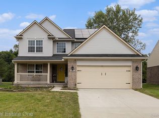 42802 N Cumberland Dr, Belleville, MI 48111