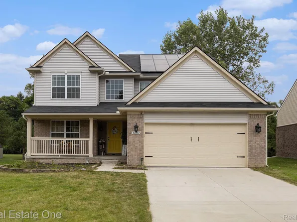 42802 N Cumberland Dr, Belleville, MI 48111