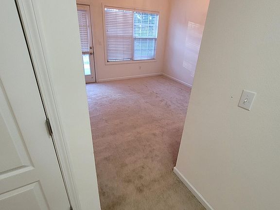 Breakfast/Dining room