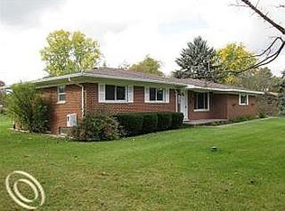 1762 Braemar Rd, Oakland, MI 48363