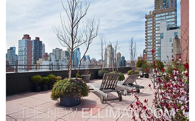 Sold by Douglas Elliman | media 24