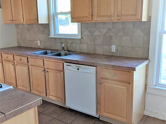 5th image of 145 Travis St NE