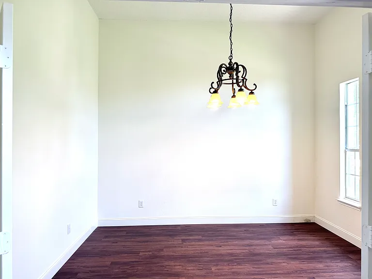 10105 Samantha Dr — Photo 2