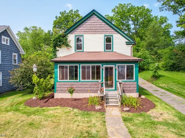 719 N Chestnut St, Ravenna, OH 44266