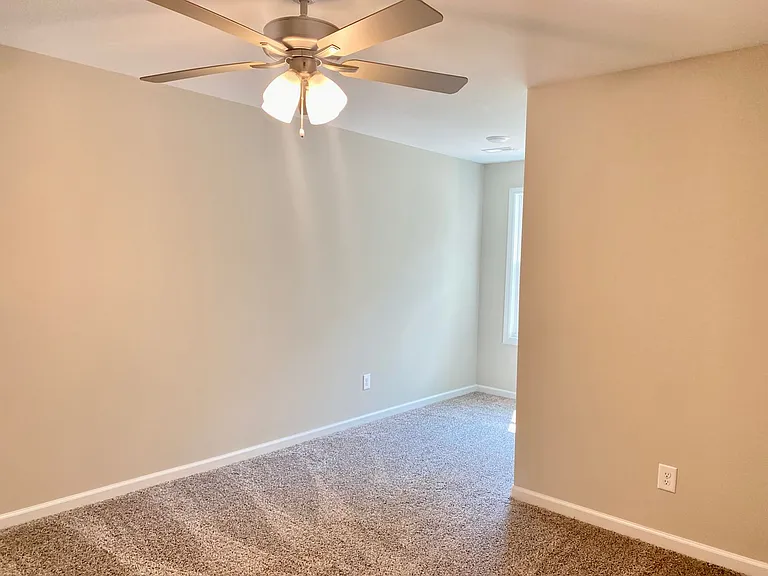 943 Center Rd — Photo 16