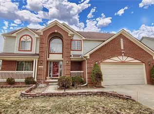 24104 Watercrest Ct, Farmington Hills, MI 48336