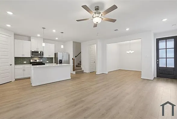 3 bed, 1426 sqft, $2,000 — Photo 4
