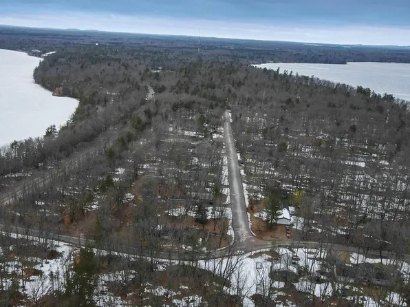 8982 Vagabond Ln, Interlochen, MI 49643