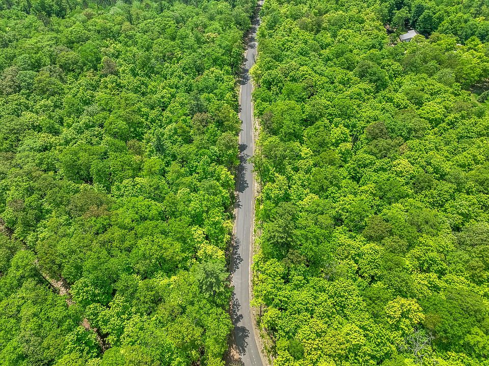 2nd image of Twin Hill Rd