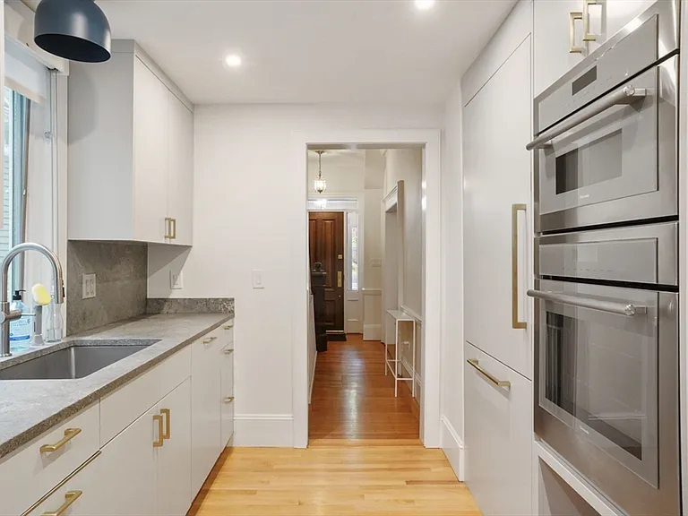 8 Florence St #0 — Photo 3