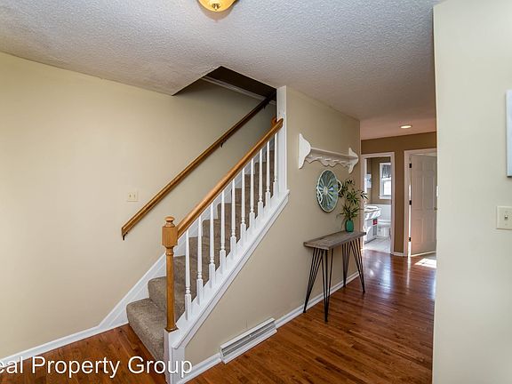 5th image of 620 Laurel Dr