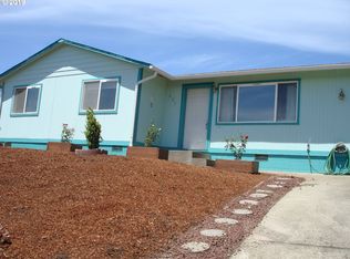 425 Corona Loop Rd, Roseburg, OR 97471