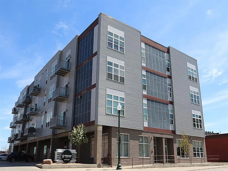 Uptown Exchange Lofts — Photo 33