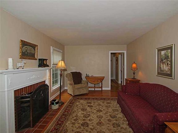 3rd image of 2521 Northview Ave