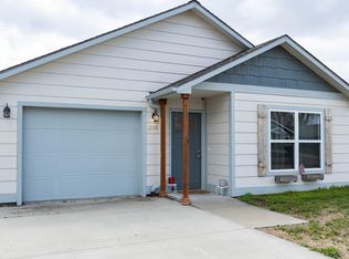1605 Hill Valley Dr, Manhattan, KS 66502