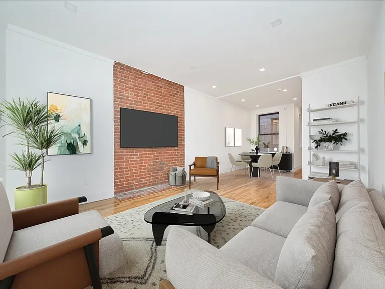 1843 1st Ave #3S — Photo 2