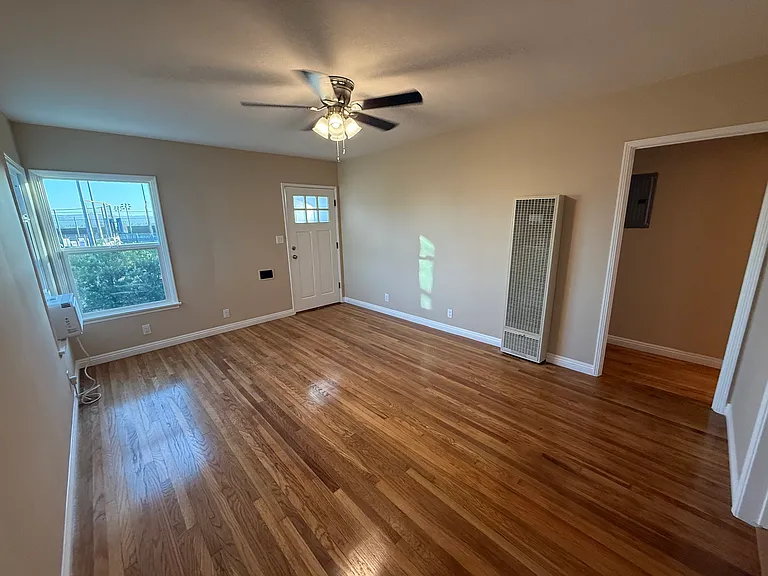 1000 N Glenoaks Blvd N #1000 — Photo 5