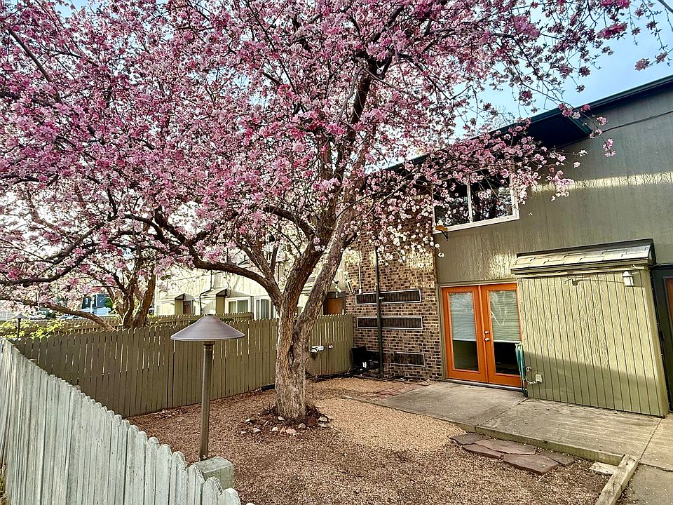 1st image of 2990 Glenwood Dr APT 102