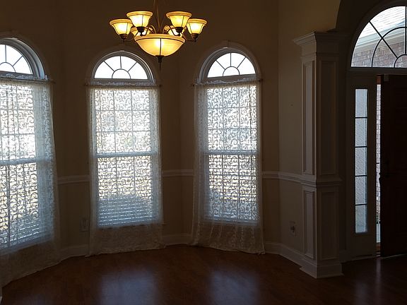 4th image of 217 Sedgebrooke Dr