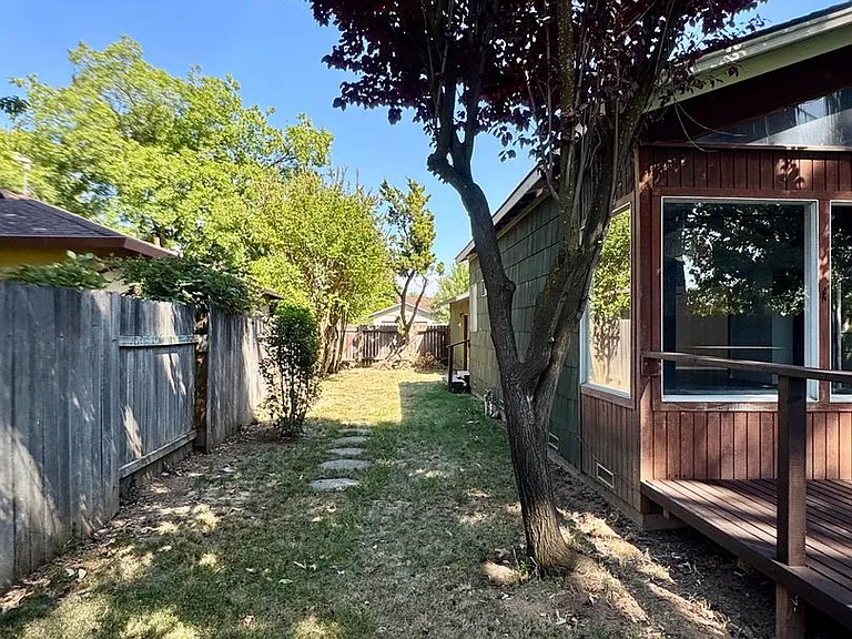 2614 Aramon Dr — Photo 52