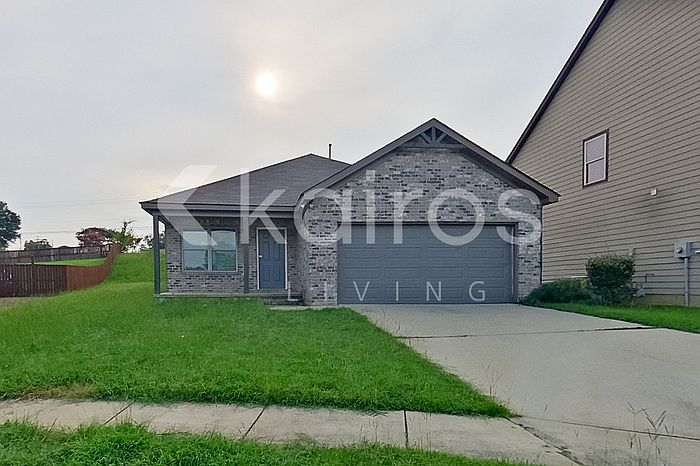 1st image of 1384 Maxwell Cir